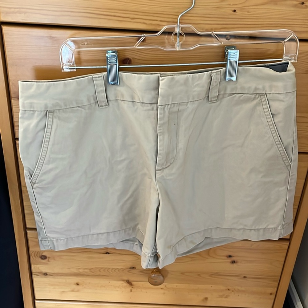 Tommy Hilfiger Tan Bermuda Shorts Classic Style. Size 8